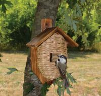 Songbird Essentials Mounted Grass Roosting Pocket with Roof